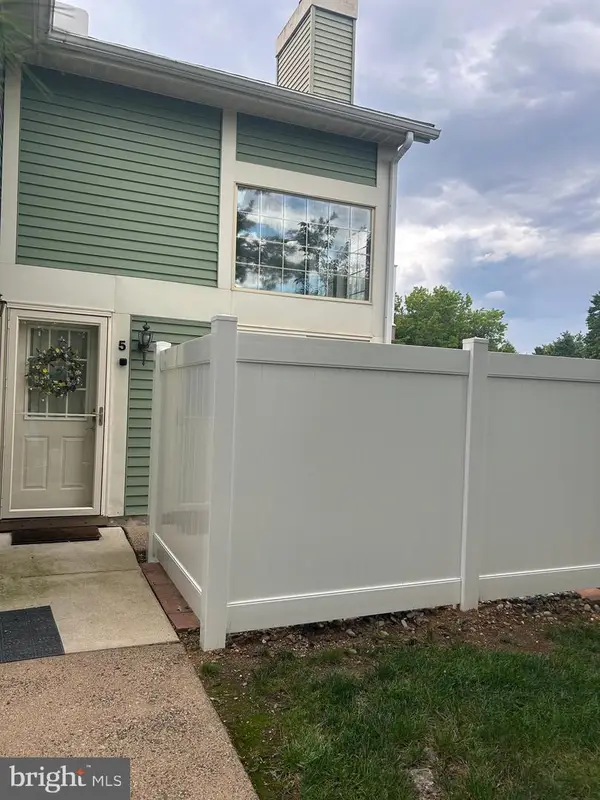 5 Brookside Ct, HORSHAM, PA 19044