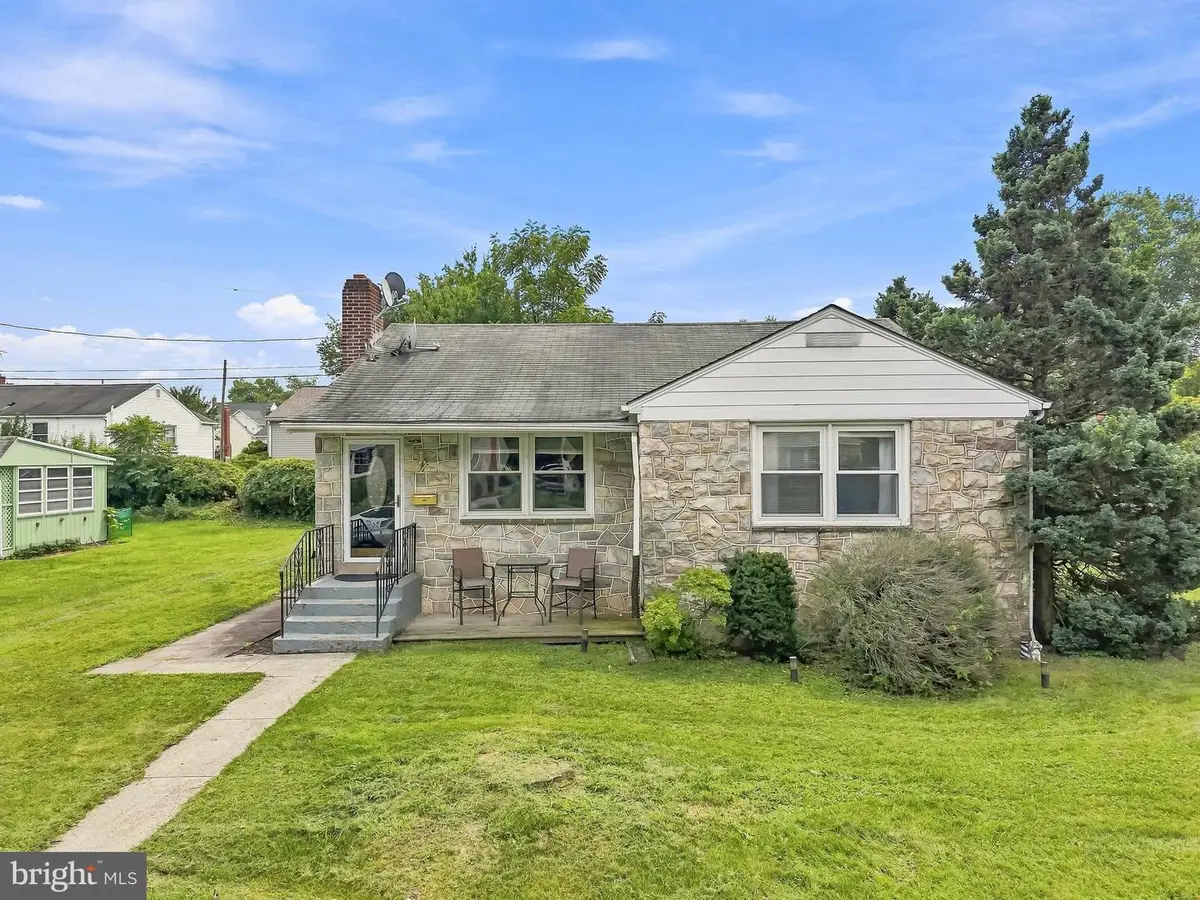 654 Woodland Ave, Pottstown, PA 19464 - #1