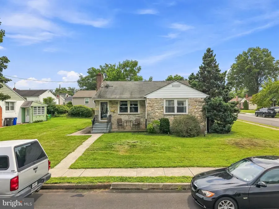 654 Woodland Ave, Pottstown, PA 19464 - #2