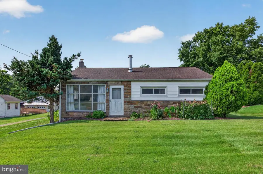 667 Constitution Ave, Pottstown, PA 19464 - #2