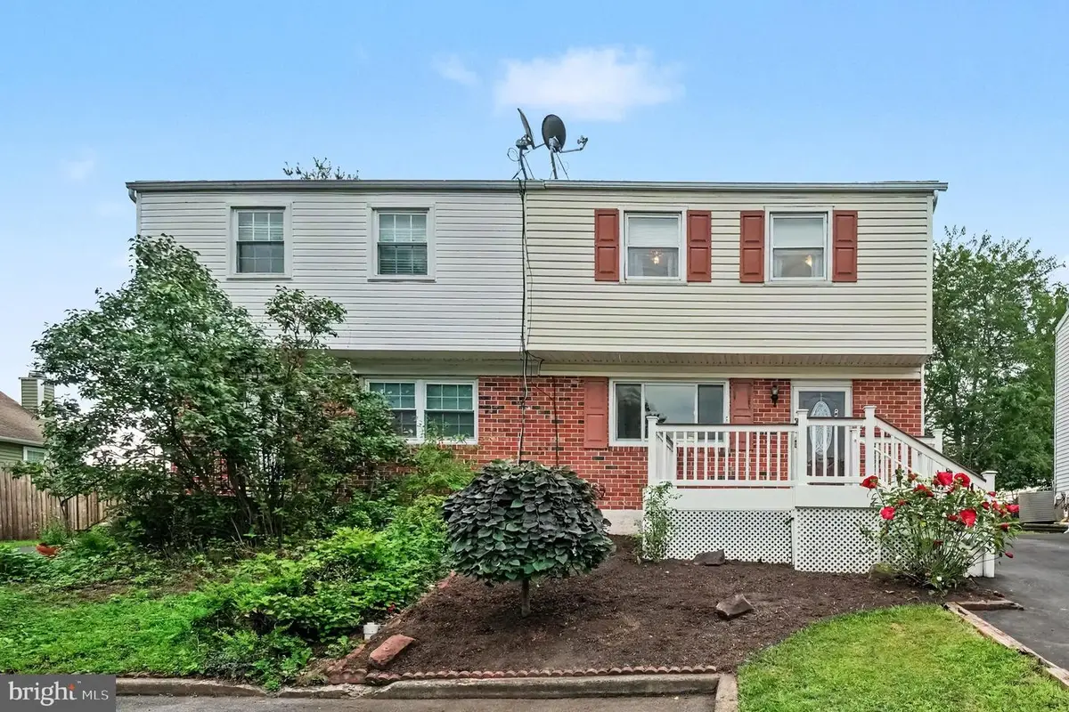 729 Holly Dr, Pottstown, PA 19464 - #1