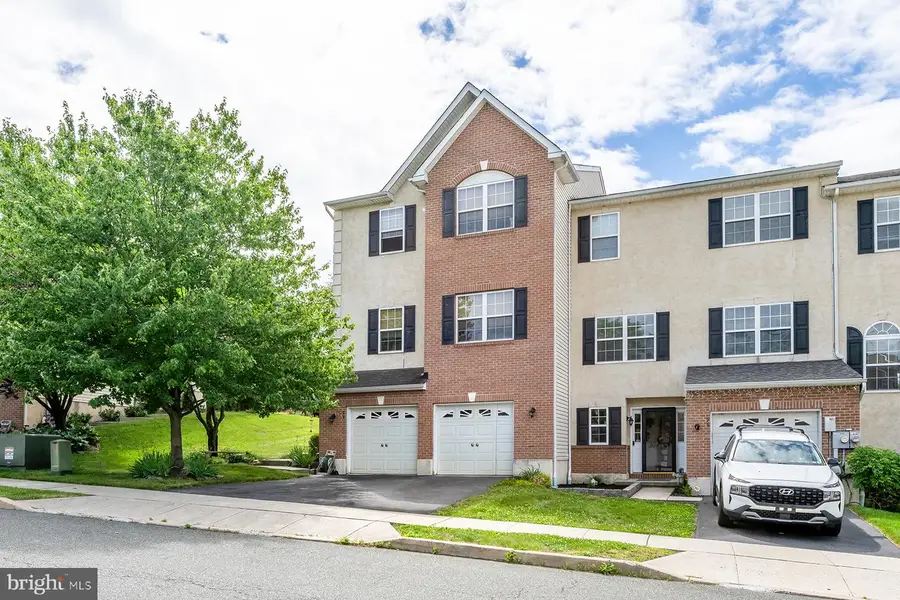 98 Stone Hill Dr, Pottstown, PA 19464 - #2