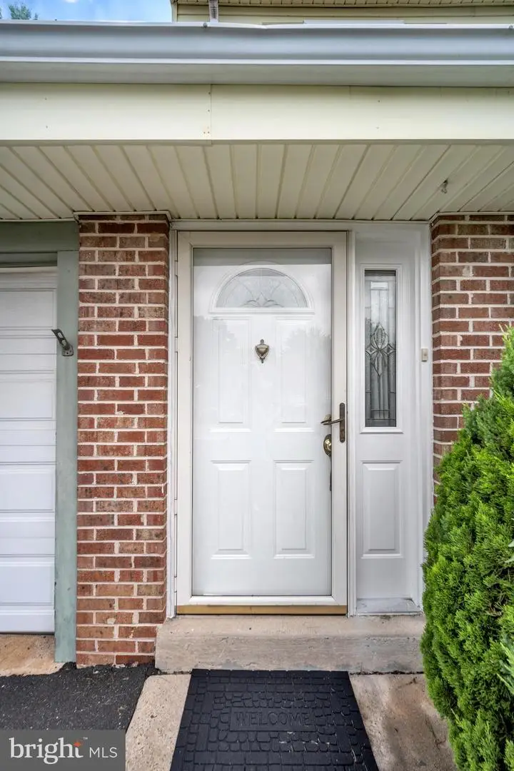 19 Green Woods Dr, Horsham, PA 19044 - #3