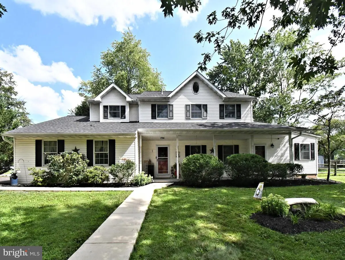 691 Pennfield Dr, Hatfield, PA 19440 - #1