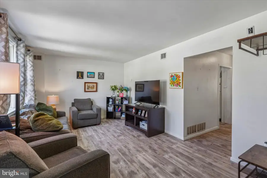 1724 Dartmouth Dr, Norristown, PA 19401 - #3