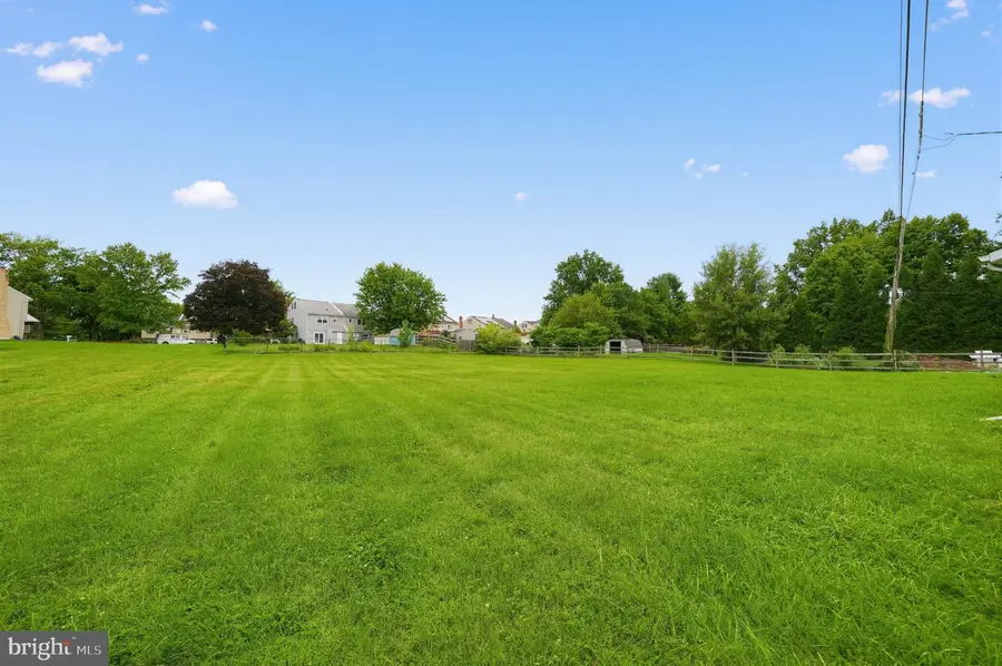 2037 Store Rd, Skippack, PA 19474 - #3