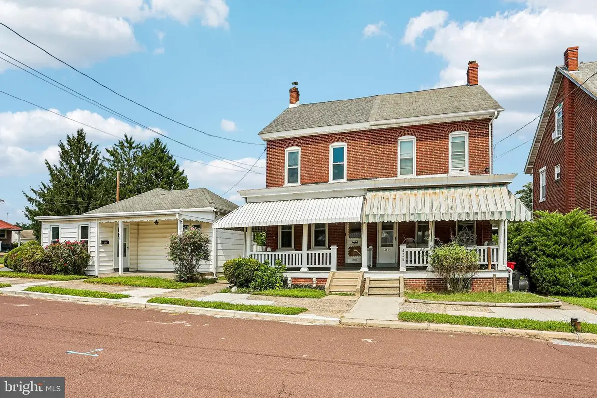 427 W Race St, Pottstown, PA 19464 - #1
