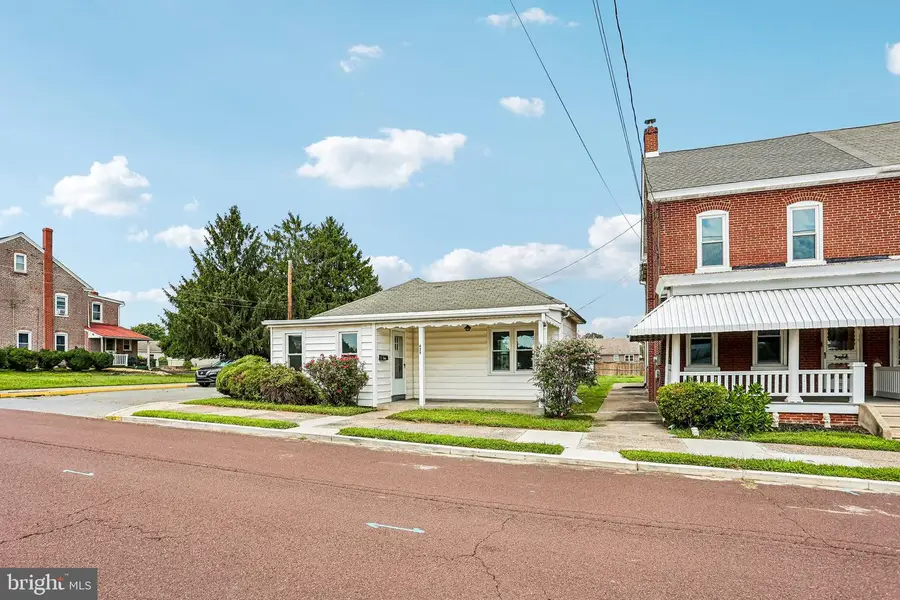 427 W Race St, Pottstown, PA 19464 - #3