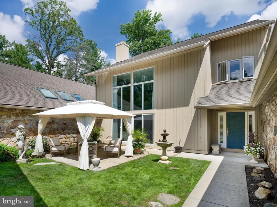 1202 Round Hill Rd, Bryn Mawr, PA 19010 - #2