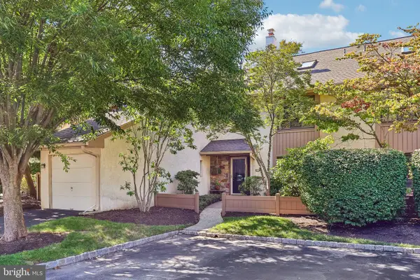 68 Highgate Ln, BLUE BELL, PA 19422