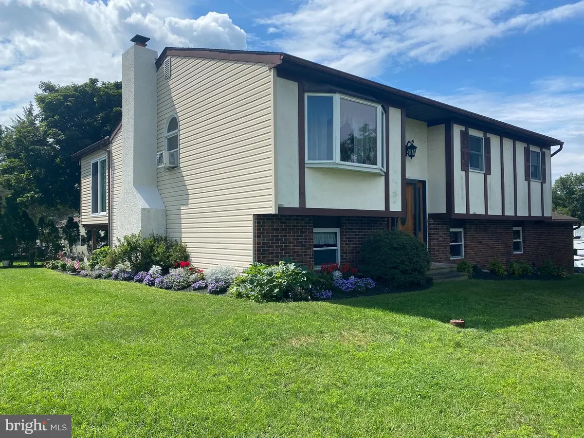 3102 Duckworth Dr, Pottstown, PA 19464 - #1