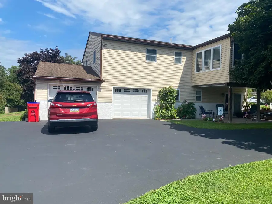 3102 Duckworth Dr, Pottstown, PA 19464 - #3