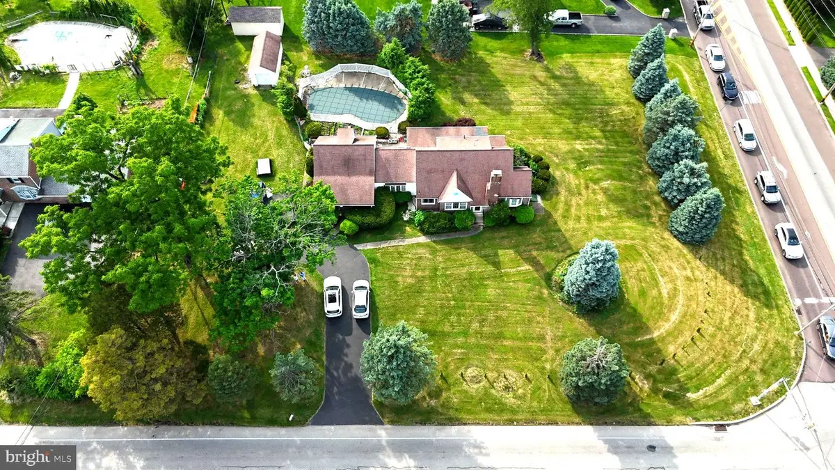 2438 Pine #, Huntingdon Valley, PA 19006 - #1