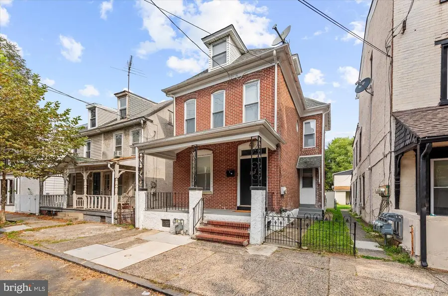 253 Beech St, Pottstown, PA 19464 - #2