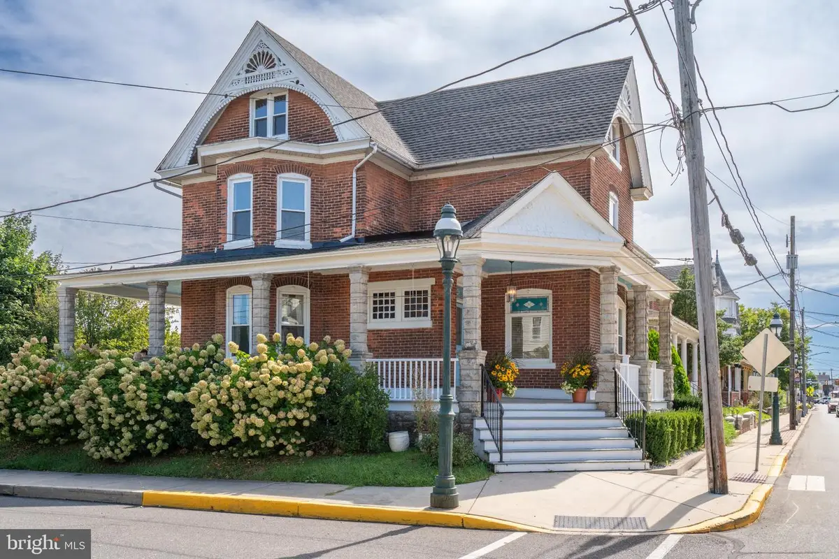 304 Main Street, Pennsburg, PA 18073 - #1