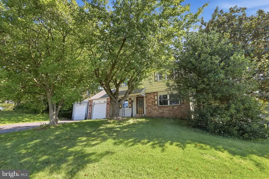 29 Cochise Ln, Royersford, PA 19468 - #2