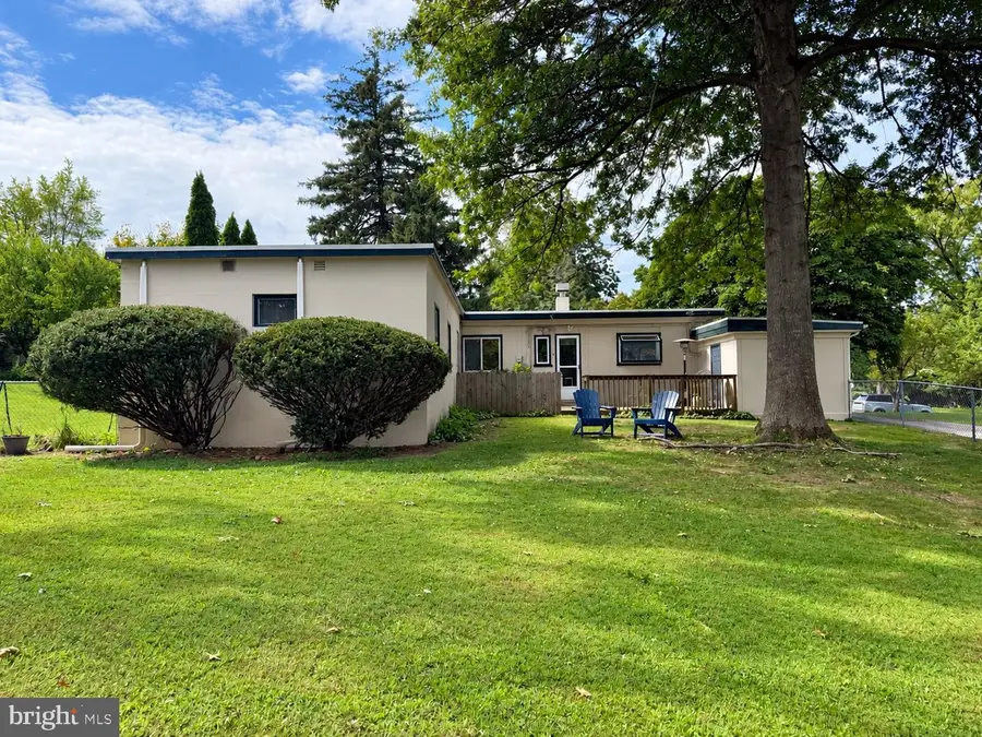 8105 Macarthur Rd, Wyndmoor, PA 19038 - #2