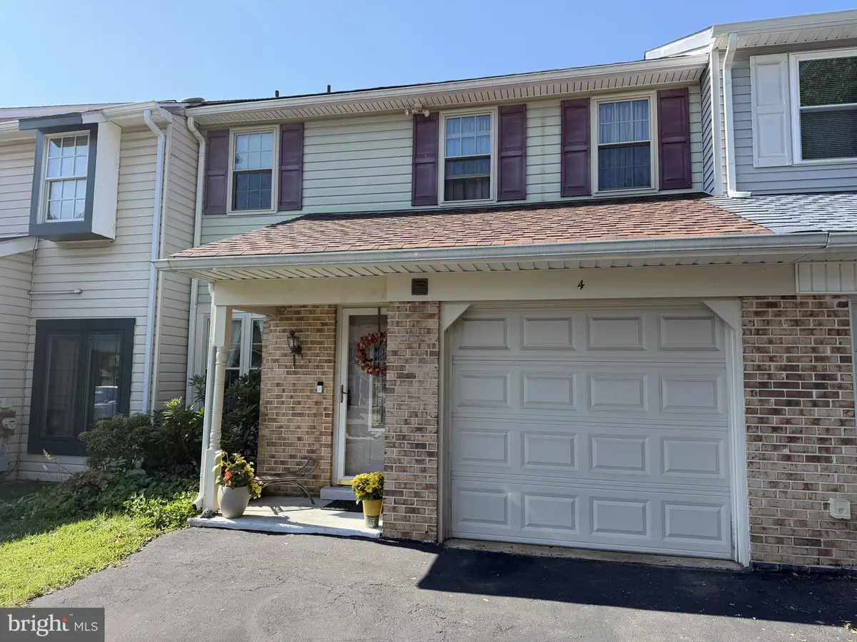 4 Loggers Mill Rd, Horsham, PA 19044 - #1