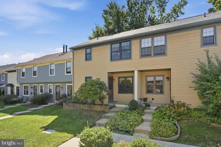 407 Hancock Ct, North Wales, PA 19454 - #2