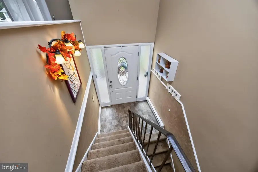 971 Oakdale Dr, Pottstown, PA 19464 - #3