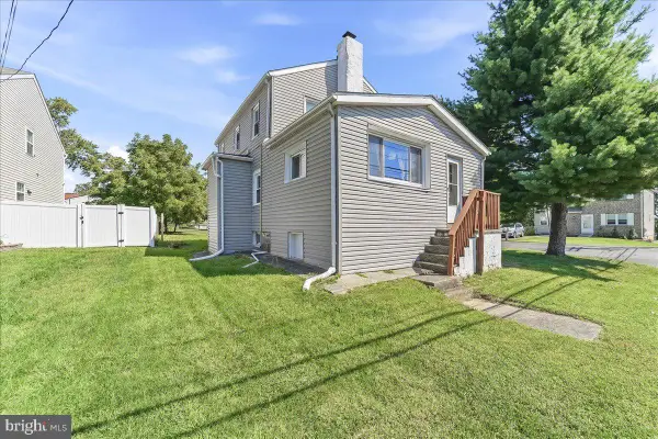 210 Summer Ave, HORSHAM, PA 19044