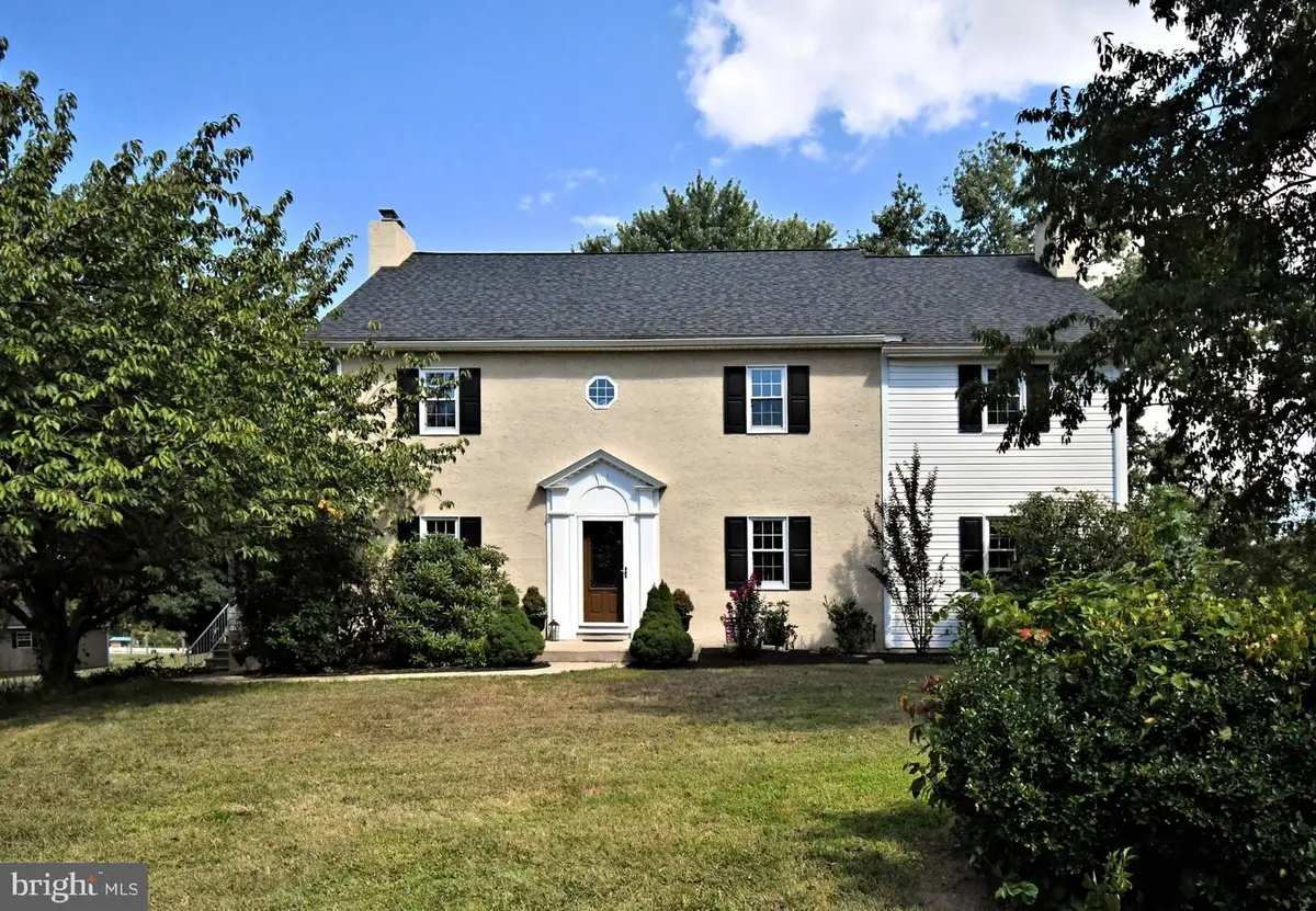204 Neiffer Rd, Schwenksville, PA 19473 - #1