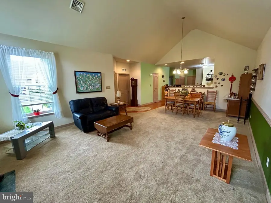 1022 Bordeaux Ln, Pennsburg, PA 18073 - #3