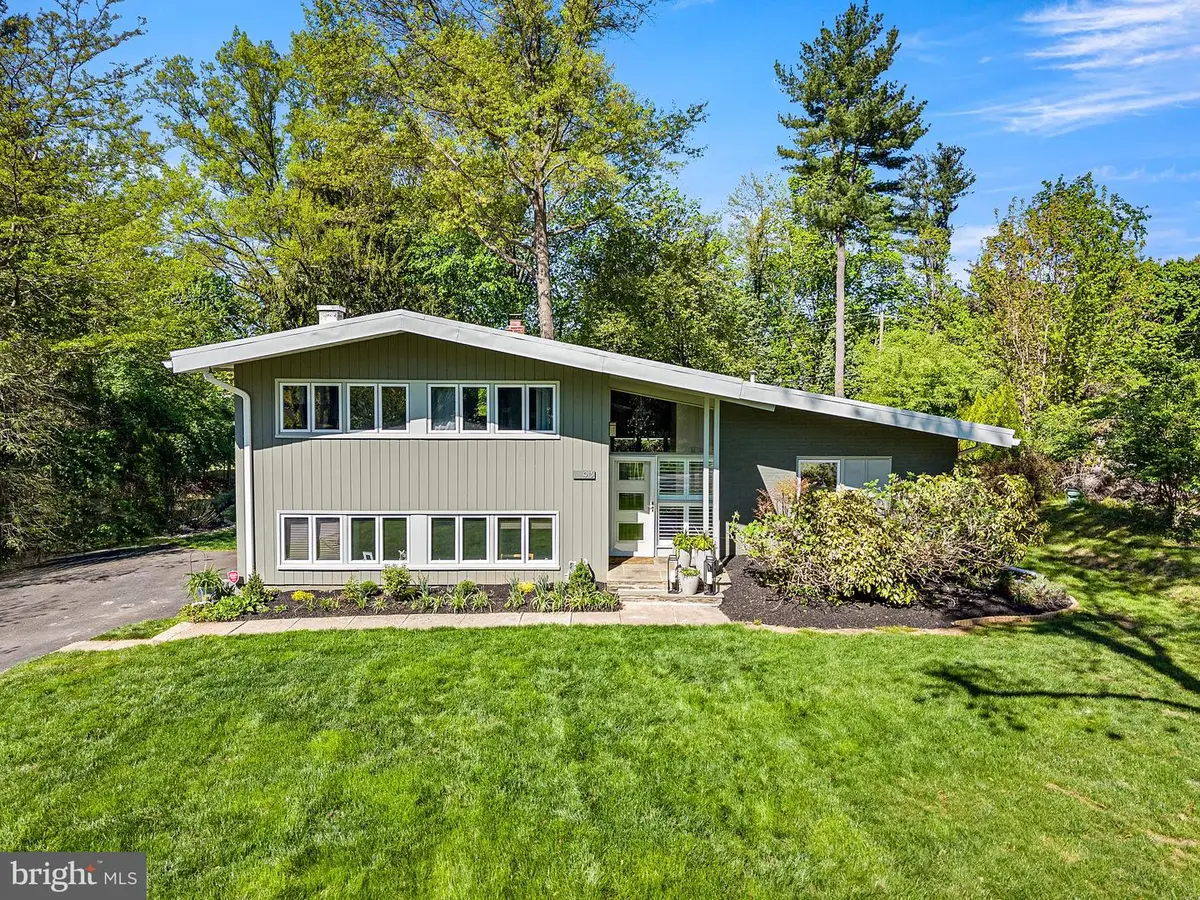 913 Harston Ln, Erdenheim, PA 19038 - #1