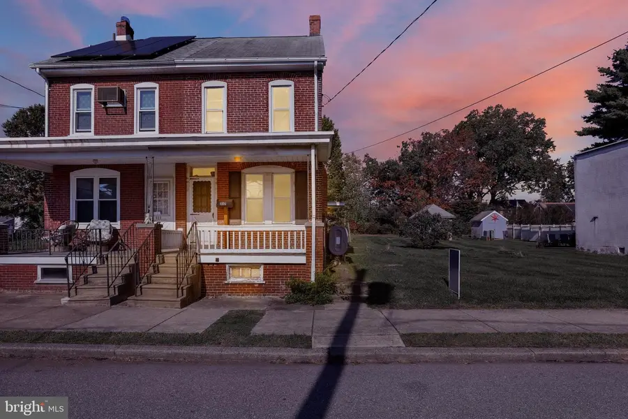 317 W Race St, Stowe, PA 19464 - #3