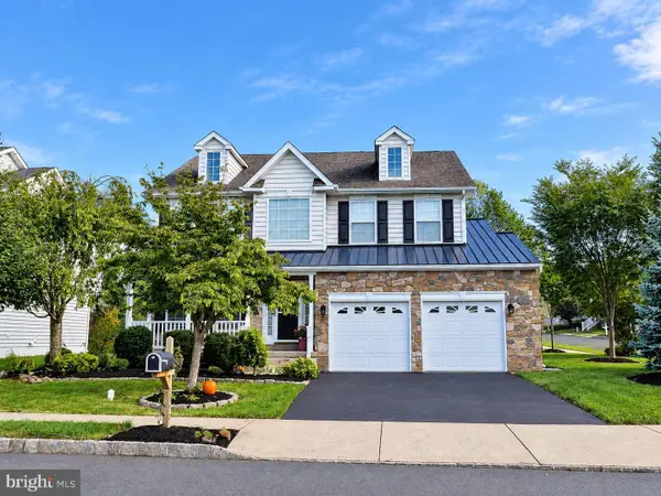 2040 Miranda Ter, PENNSBURG, PA 18073