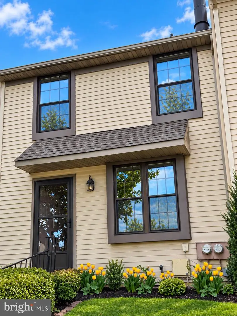 402 Hopkins Ct, North Wales, PA 19454 - #1