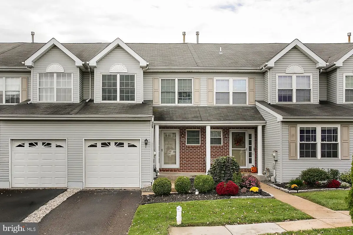 89 Forrest Ct, Royersford, PA 19468 - #1