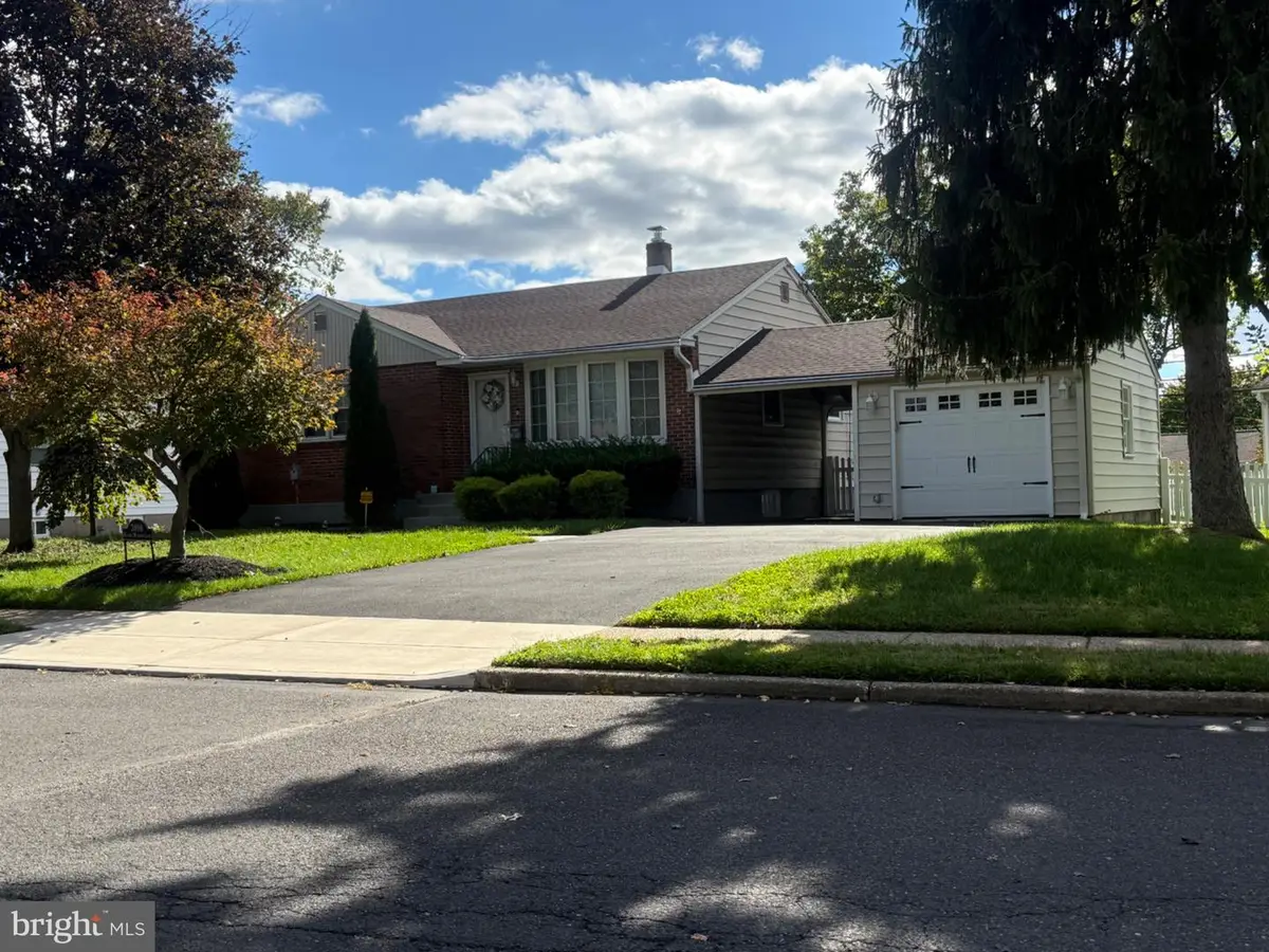 3898 Round Meadow Ln #, Hatboro, PA 19040 - #1
