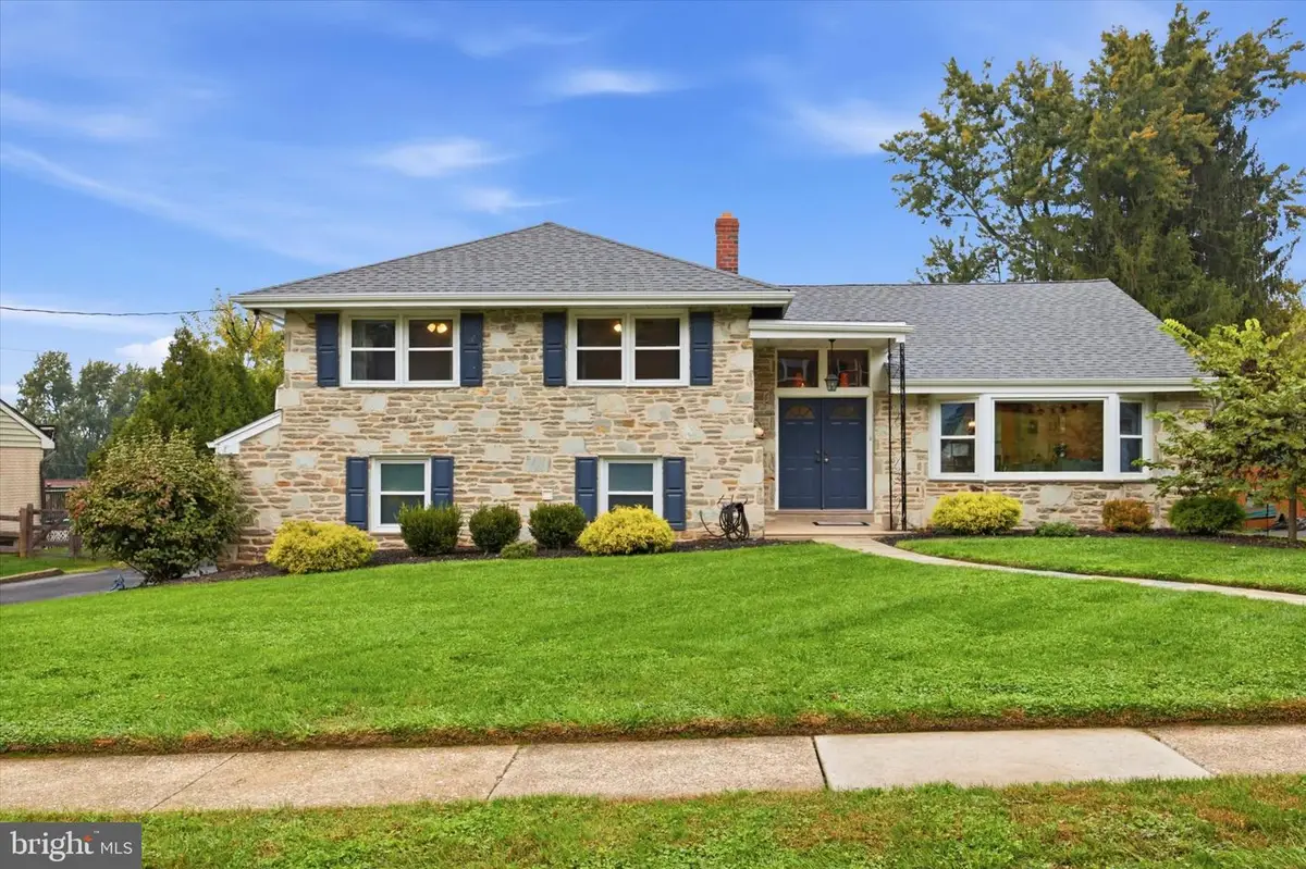 903 Summit Ln, Oreland, PA 19075 - #1