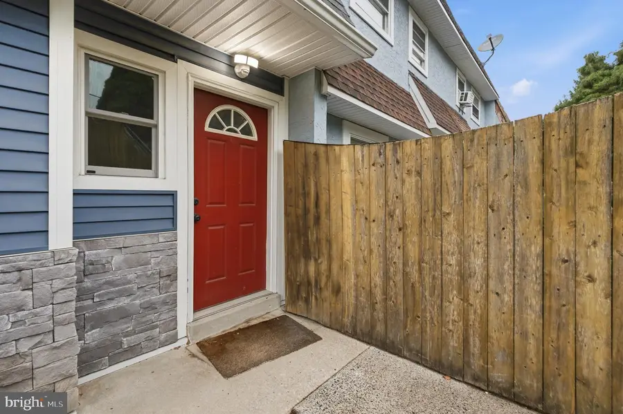 942 Green St, Bridgeport, PA 19405 - #2