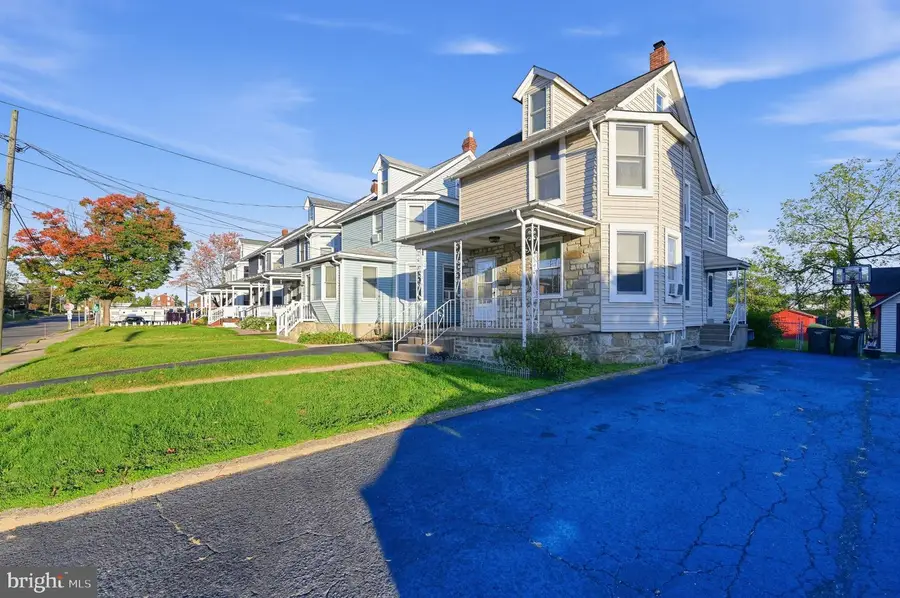 18 Center Ave, Willow Grove, PA 19090 - #2