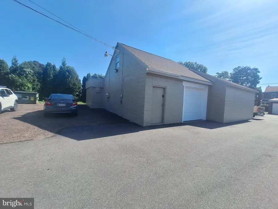 20 E 7th St, Pottstown, PA 19464 - #3
