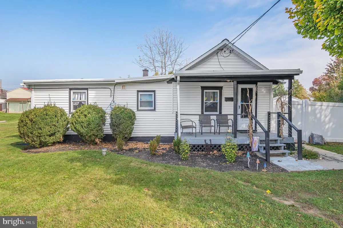 335 Ash St, Pottstown, PA 19464 - #1
