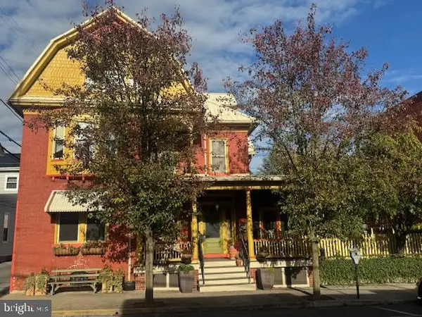 11 N Wayne, LEWISTOWN, PA 17044