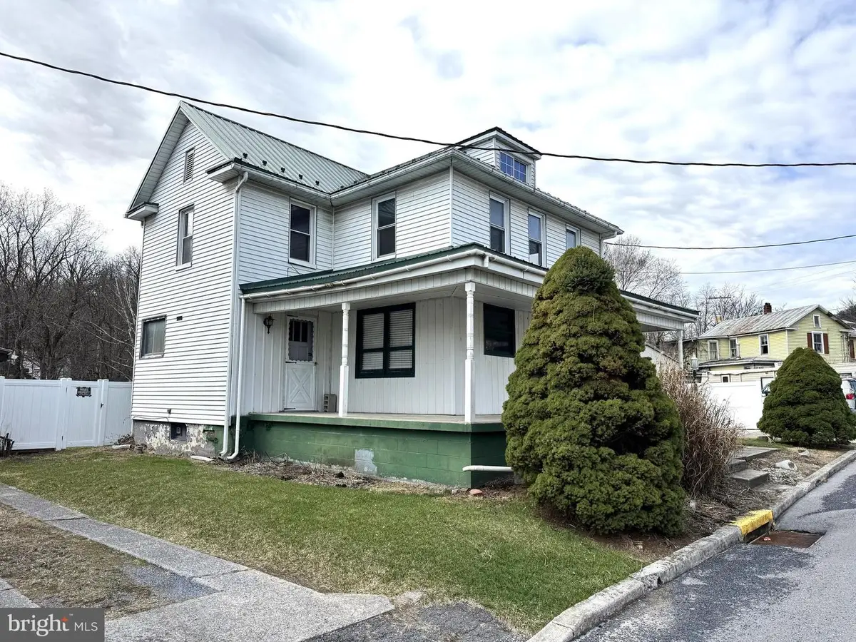 12 Maclay St, Milroy, PA 17063 - #1