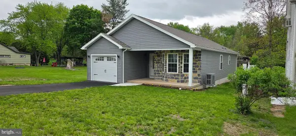 402 8th Ave, BURNHAM, PA 17009