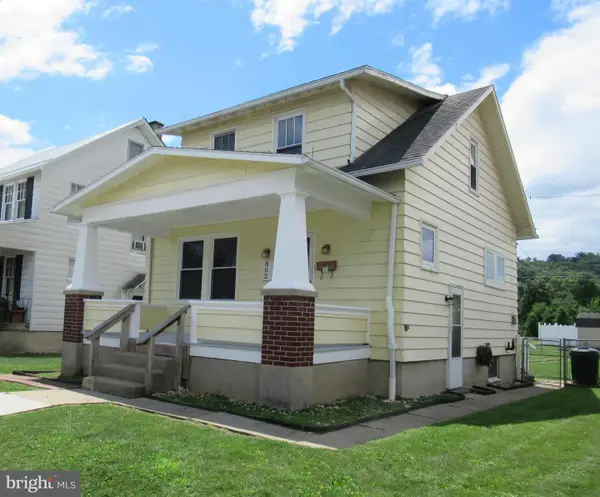802 S Wayne St, LEWISTOWN, PA 17044