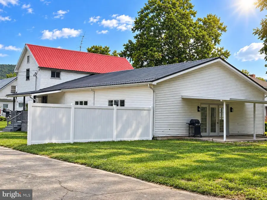 36 Poplar St, Mount Union, PA 17066 - #2