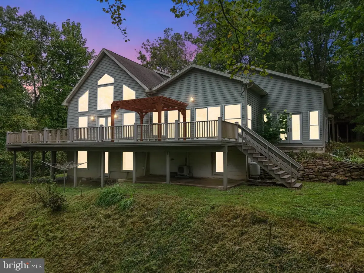 330 Dale Rd, Mount Union, PA 17066 - #1