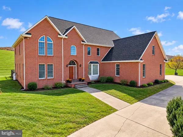 38 Somar Dr, LEWISTOWN, PA 17044