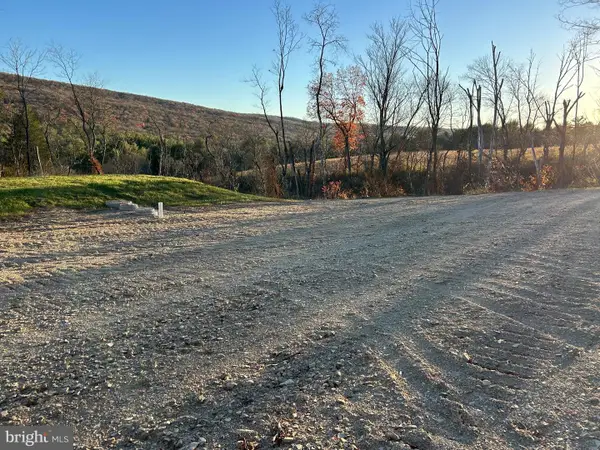 302 Leisure Ct, SAYLORSBURG, PA 18353