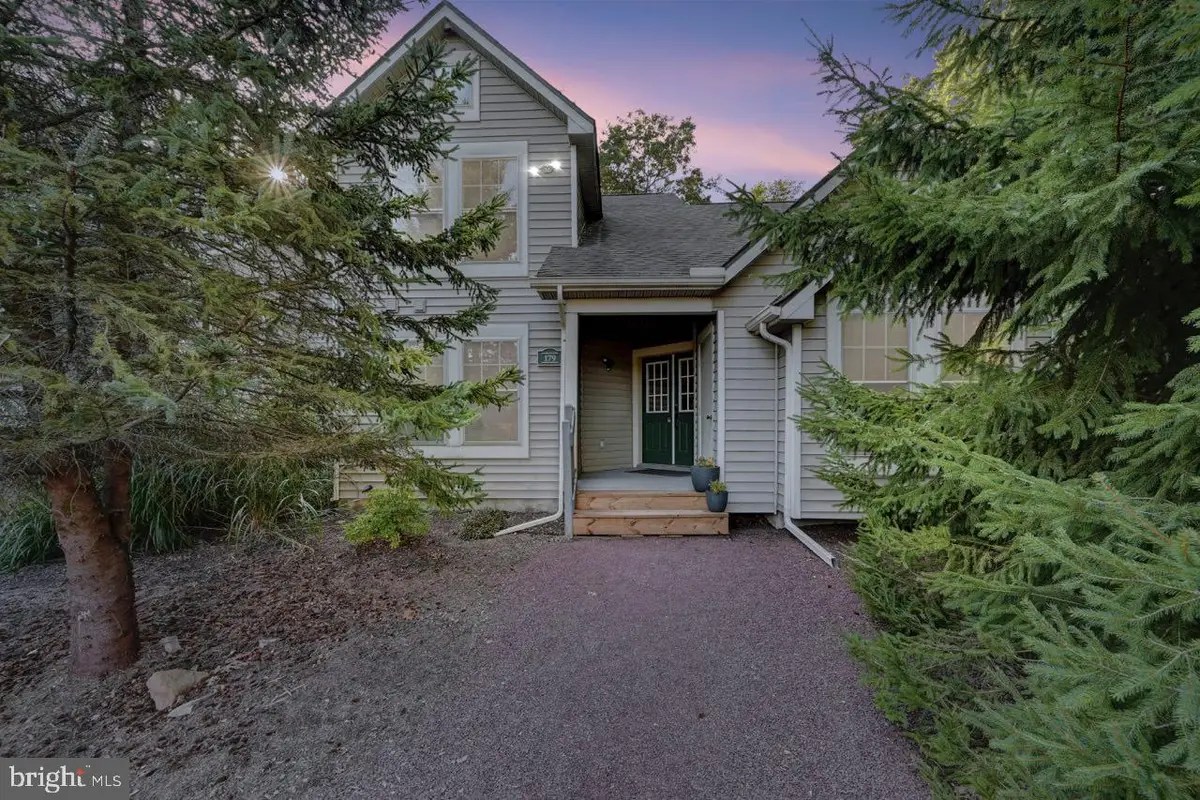 179 Hawthorne Ct, Tannersville, PA 18372 - Image #1