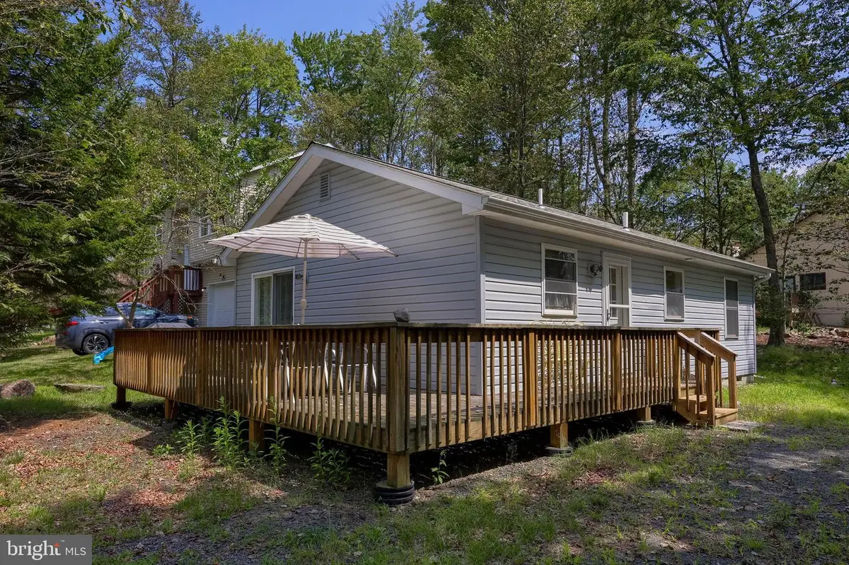 7942 Sleepy Hollow Dr, Tobyhanna, PA 18466 - Image #1