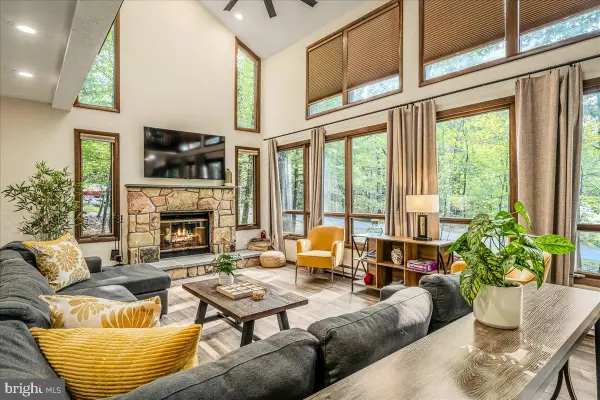 1119 Kensington Dr, EAST STROUDSBURG, PA 18301