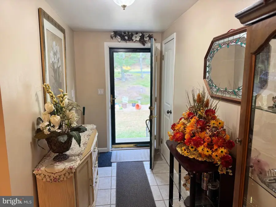 692 Watercrest Ave, Effort, PA 18330 - Image #3